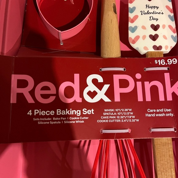 Heart Themed Baking Set NWT - Picture 2 of 16